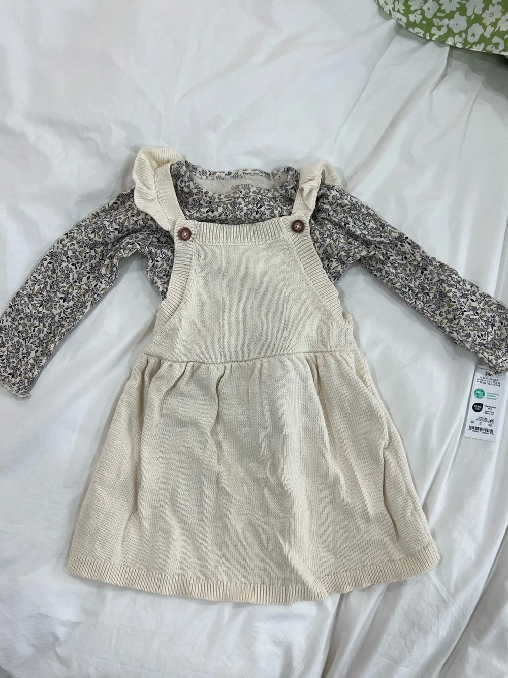 Carter's baby girl 2-piece set - Picture 1 of 1